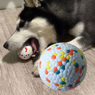犬の噛むおもちゃ ETPU ペット用おもちゃとアクセサリーのための 固体ボールインタラクティブ